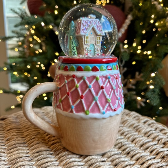Gingerbread mug snow globe Christmas 2023 - Picture 6 of 11